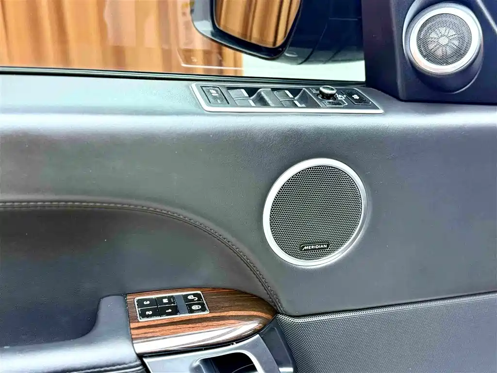 Land Rover Range Rover — миниатюра 15