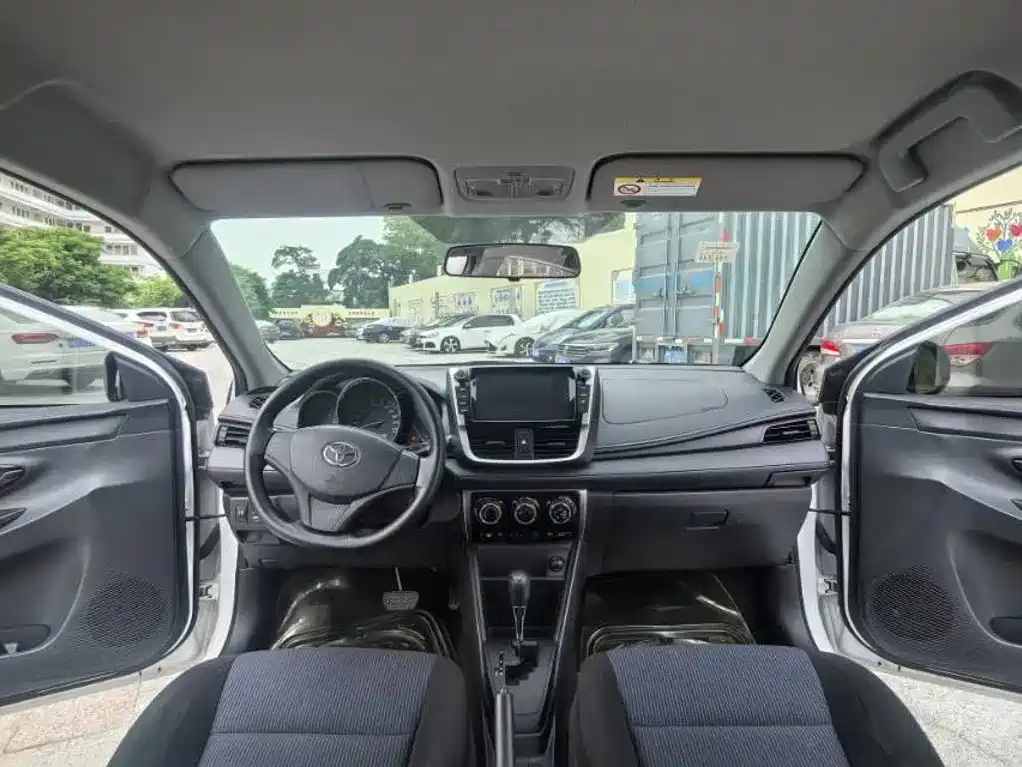 Toyota Yaris L — миниатюра 8