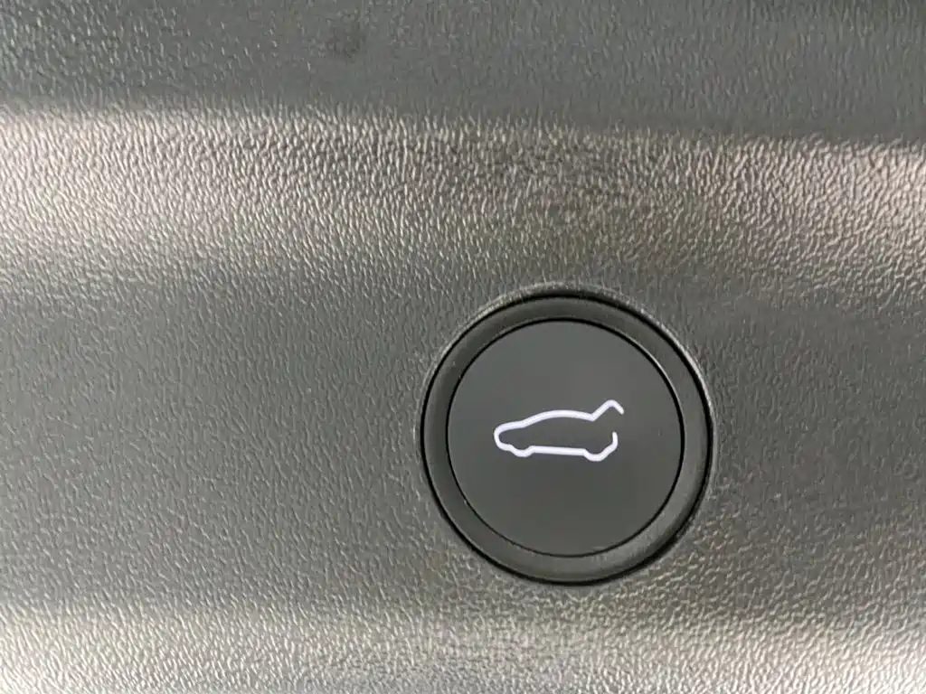 Tesla Model Y — миниатюра 28
