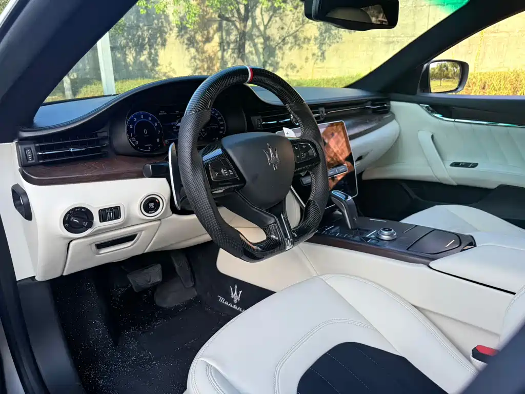 Maserati Quattroporte — миниатюра 5