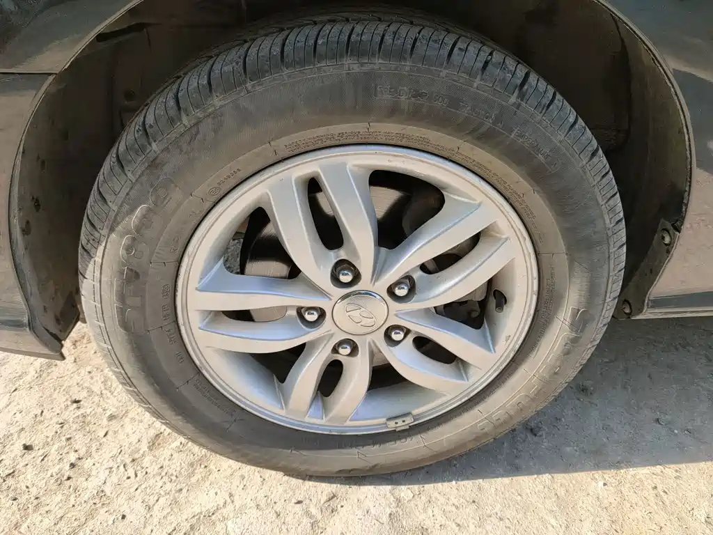 Hyundai Elantra — миниатюра 9