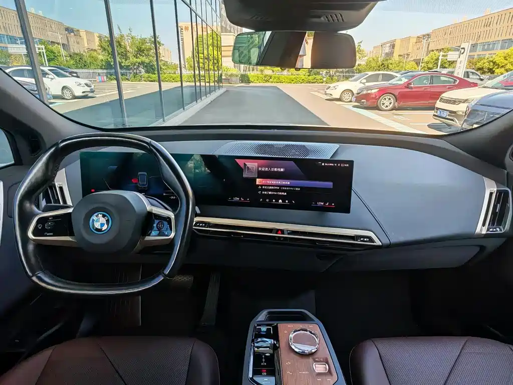 BMW iX — миниатюра 13