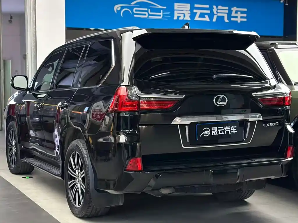Lexus LX — миниатюра 7