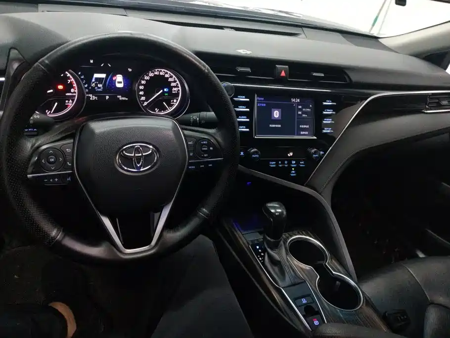 Toyota Camry — миниатюра 12