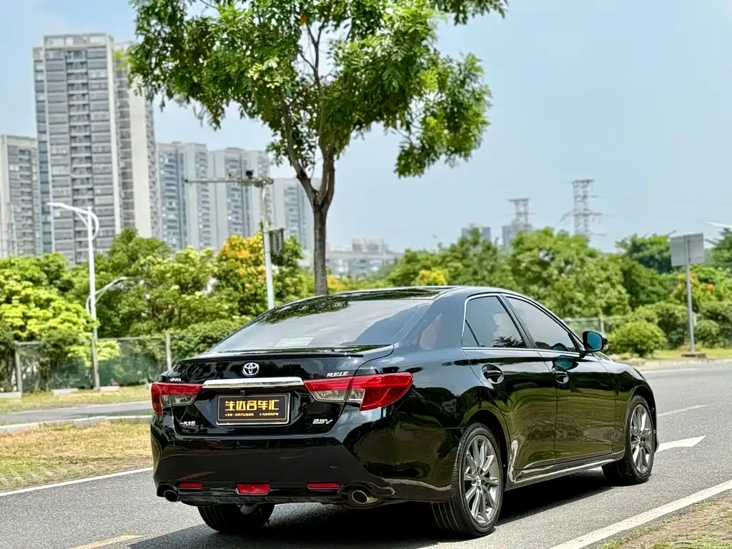 Toyota Reiz — миниатюра 7