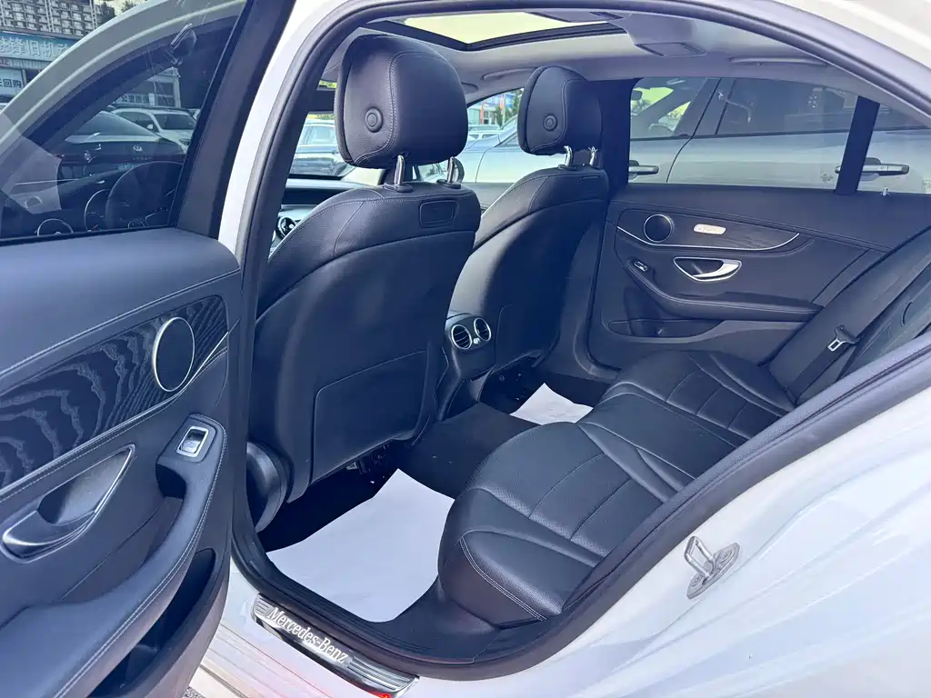 Mercedes-Benz C-Class — миниатюра 6