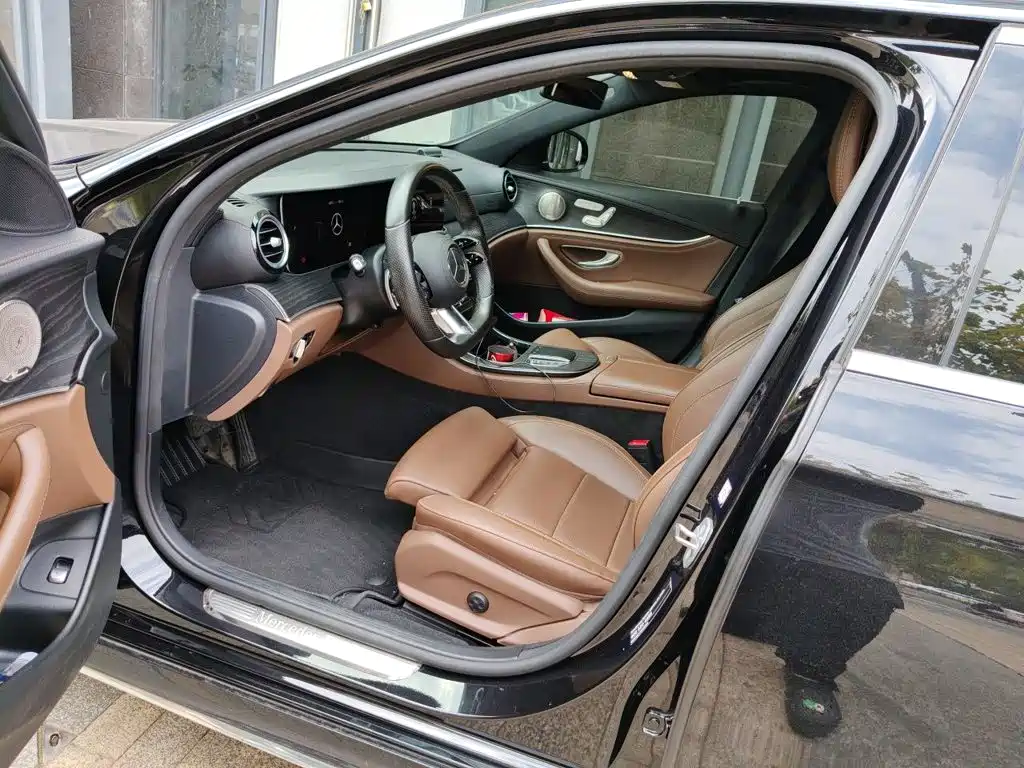 Mercedes-Benz E-Class — миниатюра 8