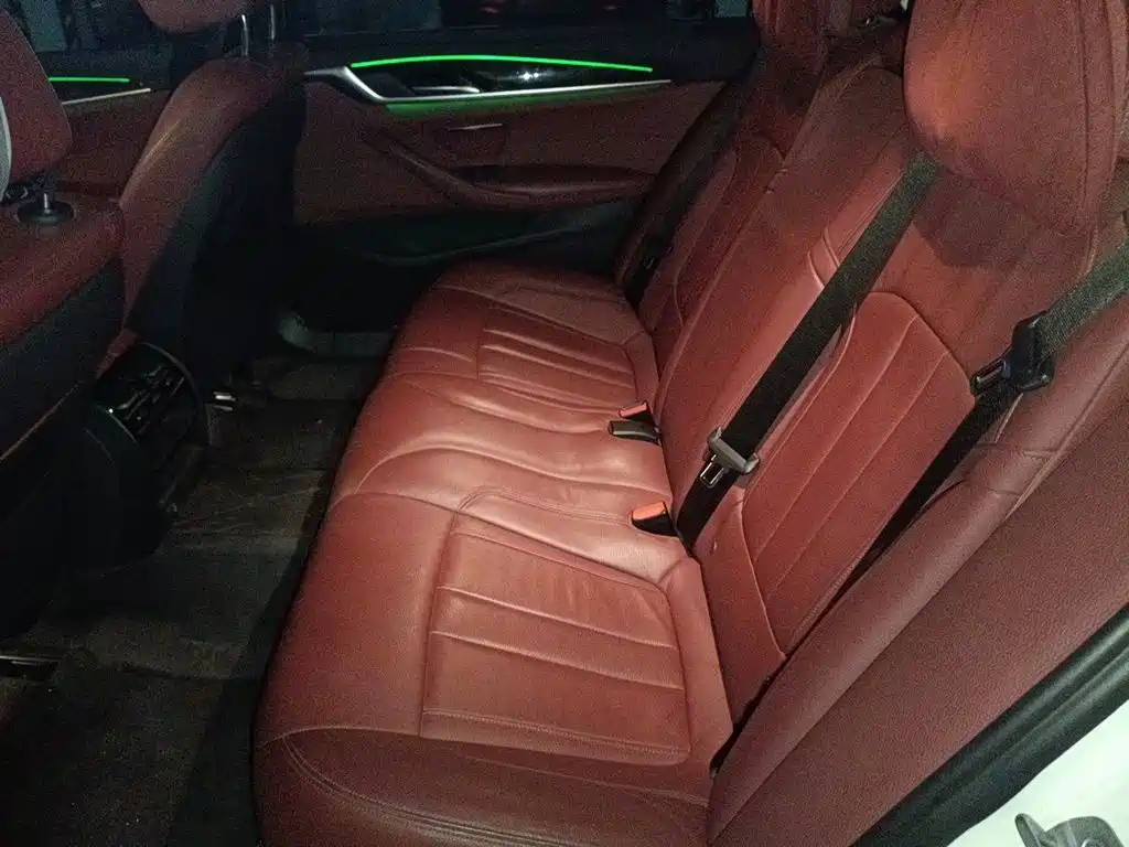 BMW 5 Series — миниатюра 18