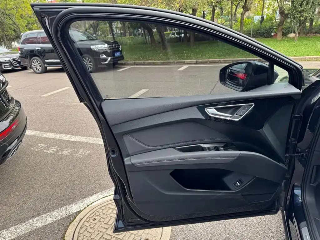 Audi Q4 e-tron — миниатюра 10