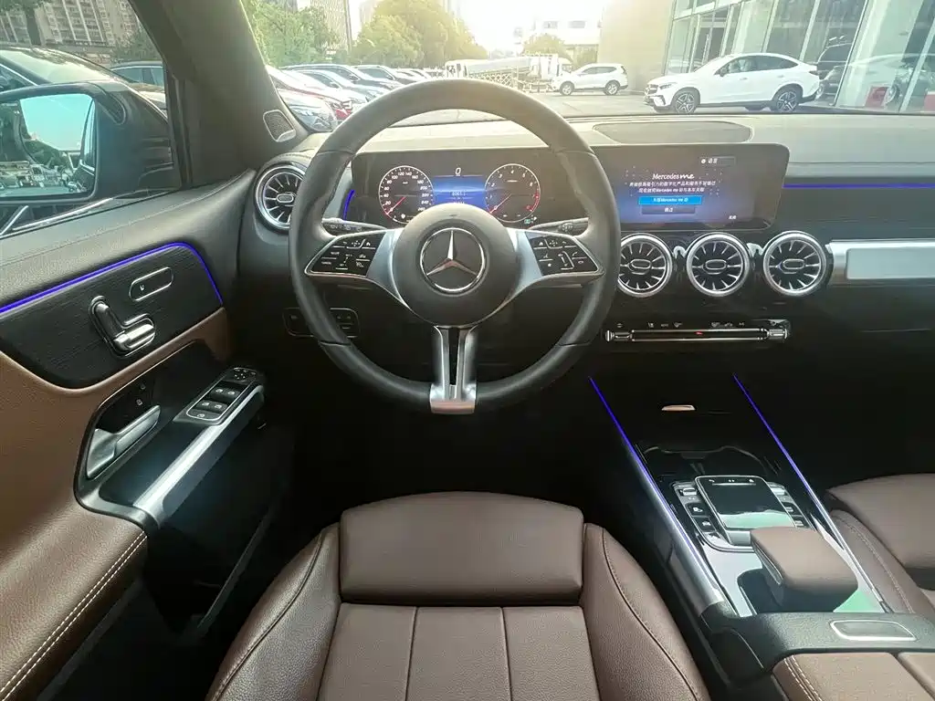 Mercedes-Benz GLB — миниатюра 12