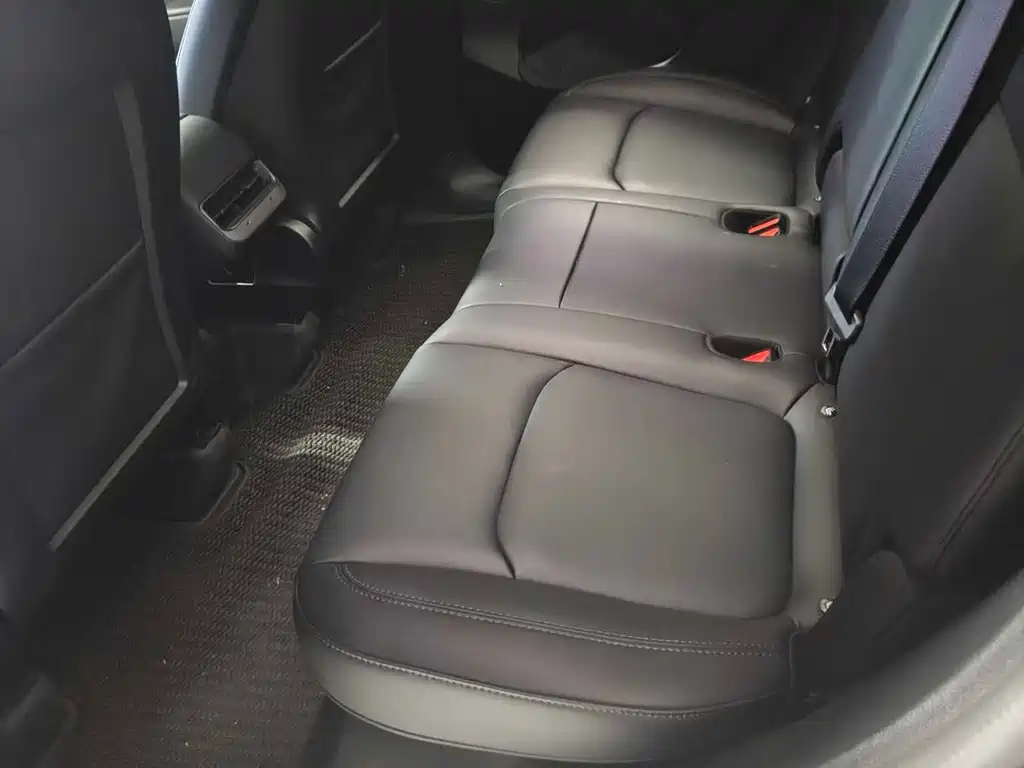 Tesla Model Y — миниатюра 5