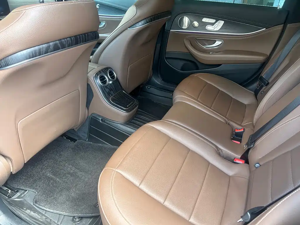 Mercedes-Benz E-Class — миниатюра 10