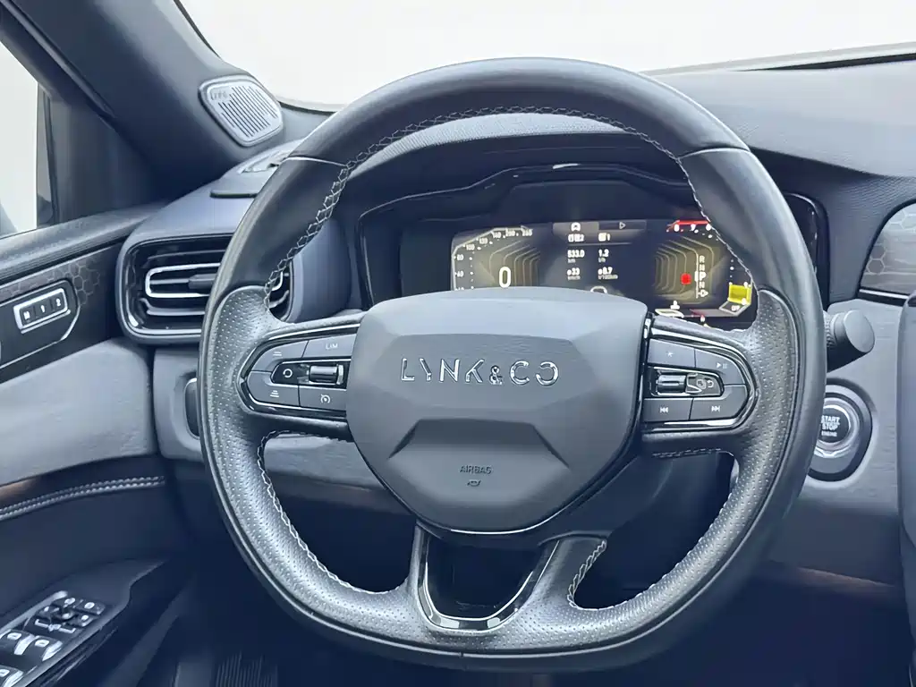 Lynk & Co 03 — миниатюра 7