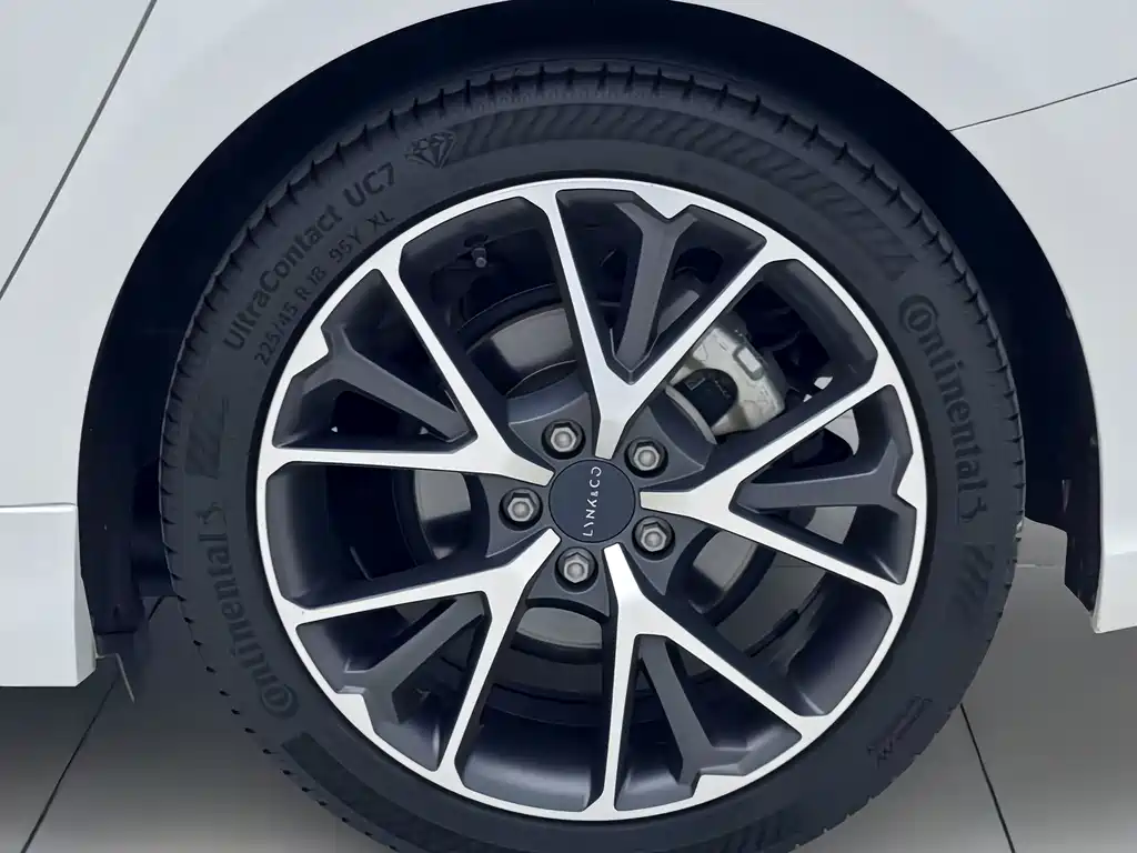 Lynk & Co 03 — миниатюра 16