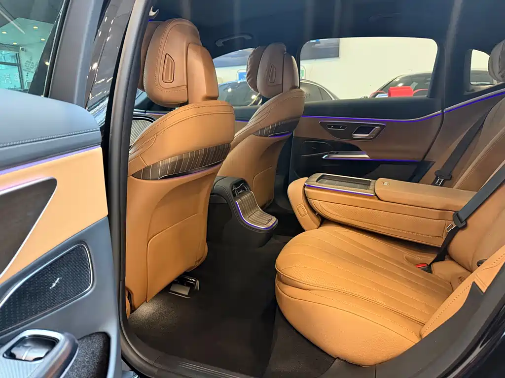 Mercedes-Benz E-Class — миниатюра 9