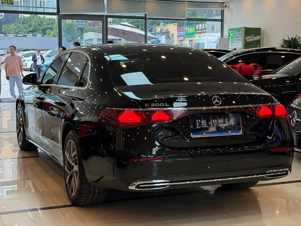 Mercedes-Benz E-Class — миниатюра 18