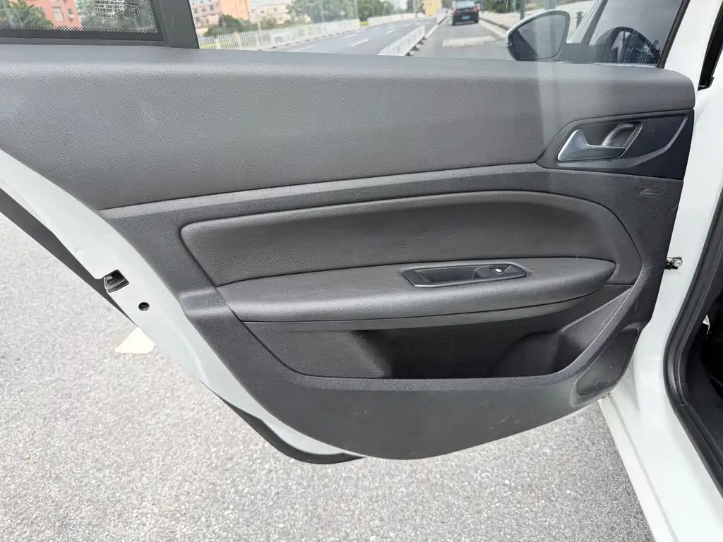 Peugeot 408 — миниатюра 28