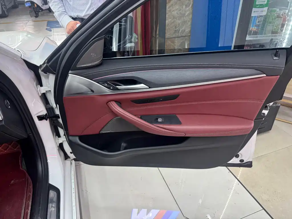 BMW 5 Series — миниатюра 4
