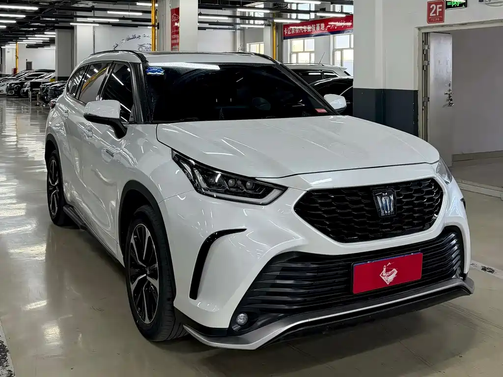 Toyota Crown Kluger — миниатюра 3