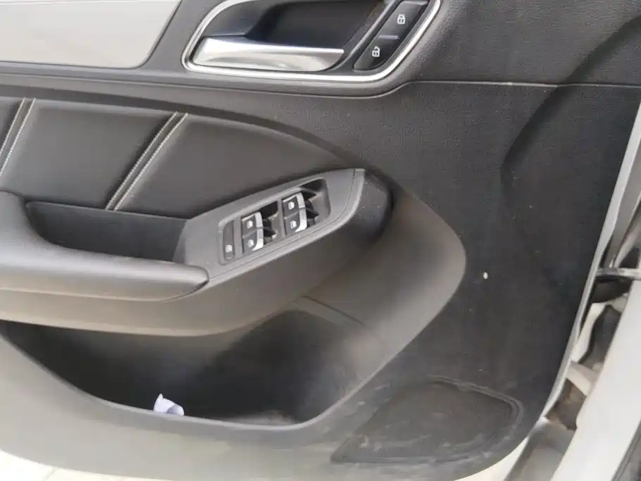 Roewe RX5 — миниатюра 7