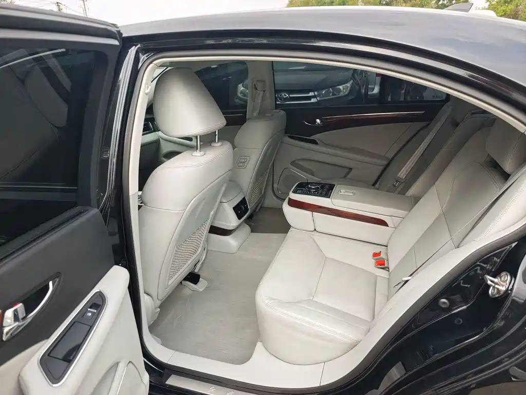 Hongqi Hongqi H7 — миниатюра 8