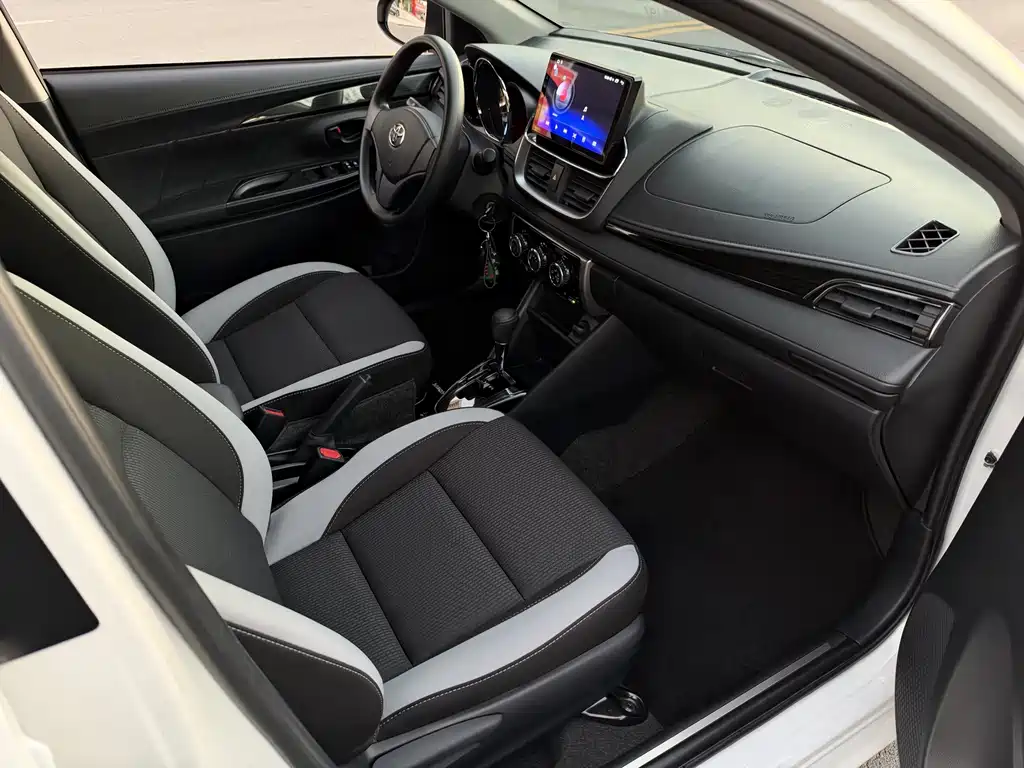 Toyota Yaris L — миниатюра 8