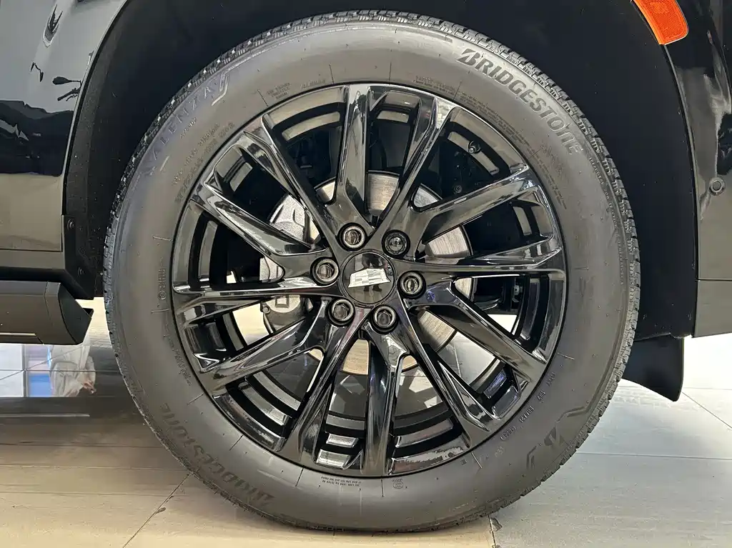 Cadillac Escalade — миниатюра 17
