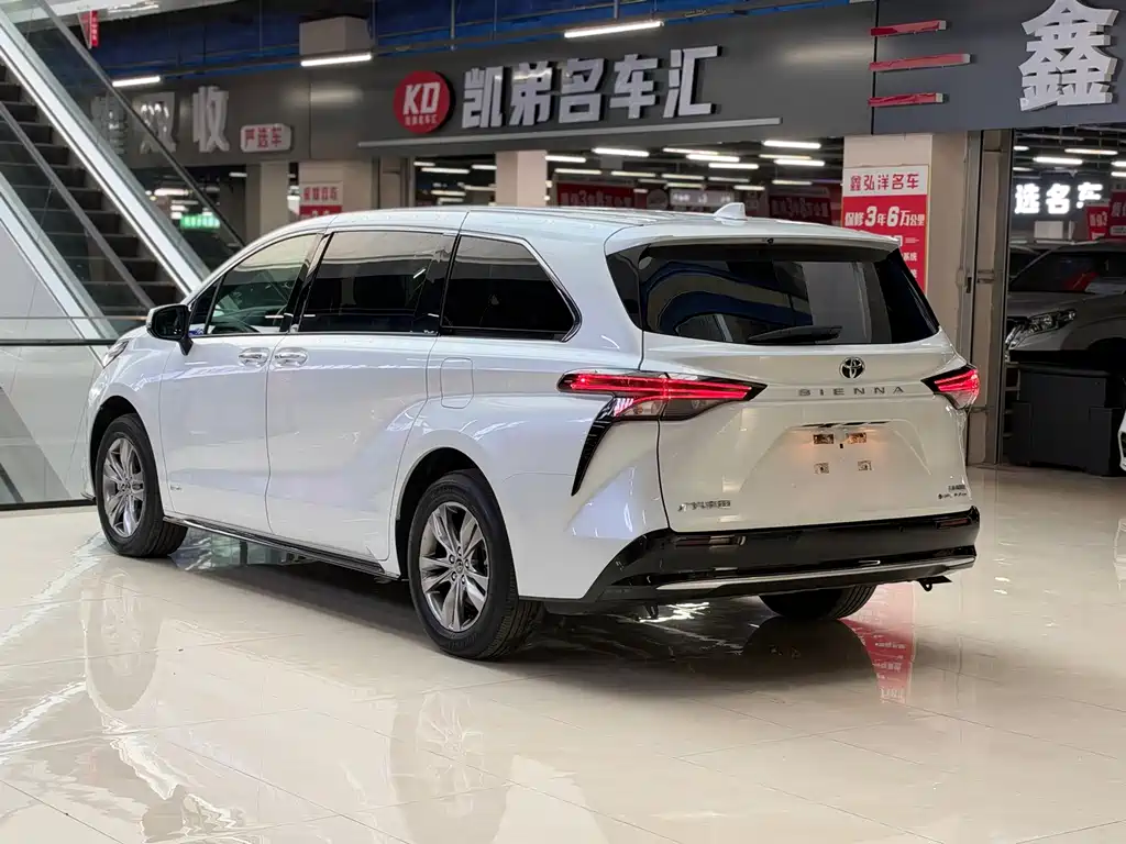 Toyota Sienna — миниатюра 16