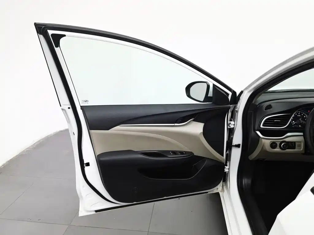 Buick Excelle — миниатюра 8