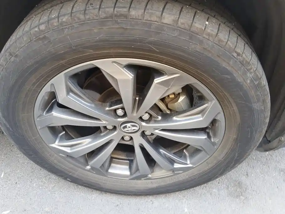 Toyota RAV4 — миниатюра 6