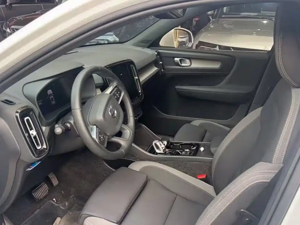 Volvo XC40 — миниатюра 4