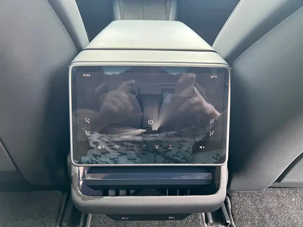 Tesla Model 3 — миниатюра 9