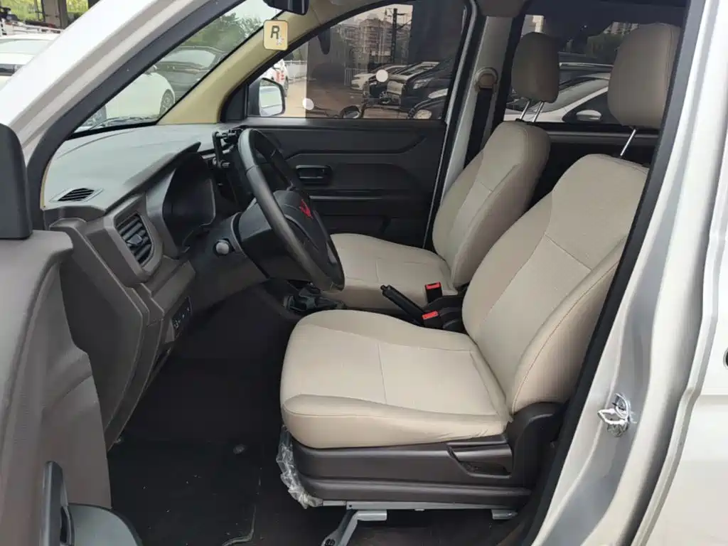 Wuling Hongguang V — миниатюра 15