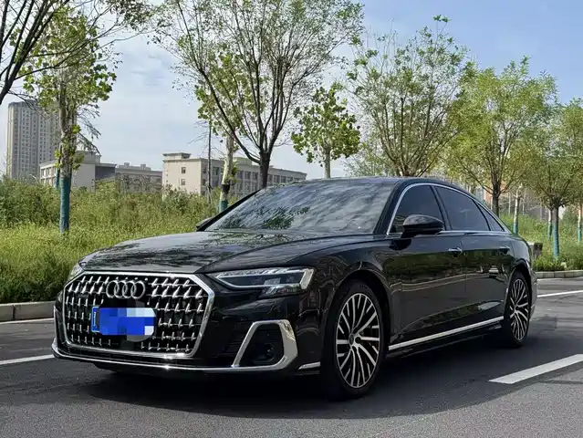AUDI  A8 2023