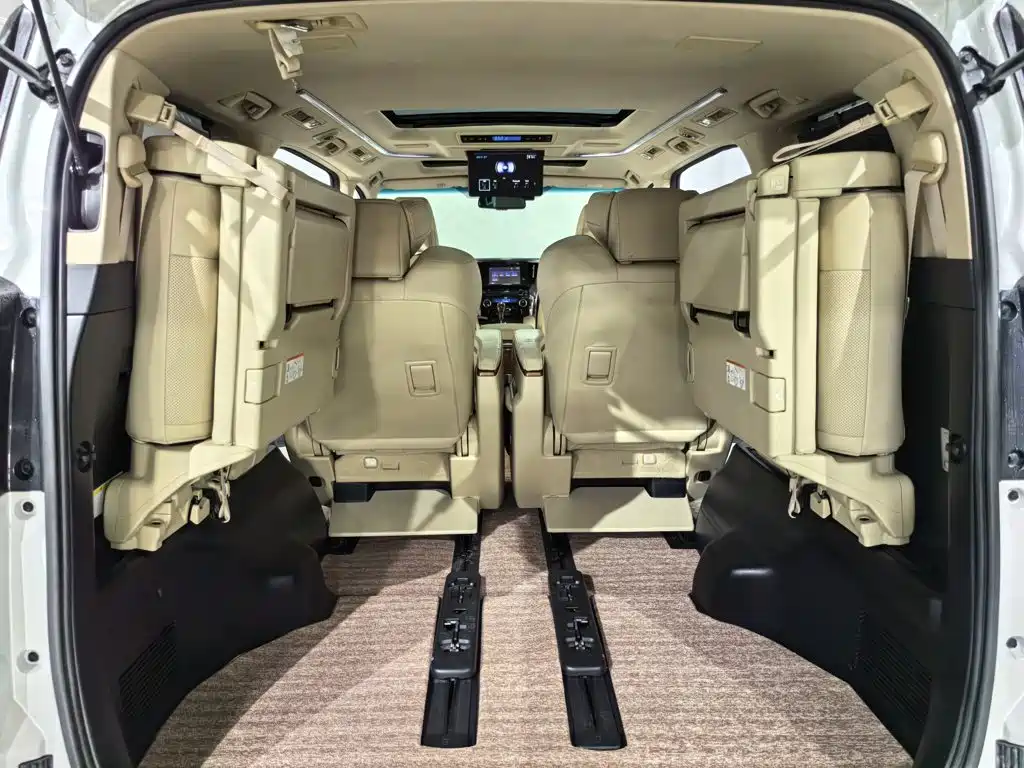 Toyota Alphard — миниатюра 15