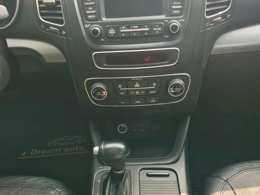 Kia Sorento 2013 2.4L 7 мест Comfort