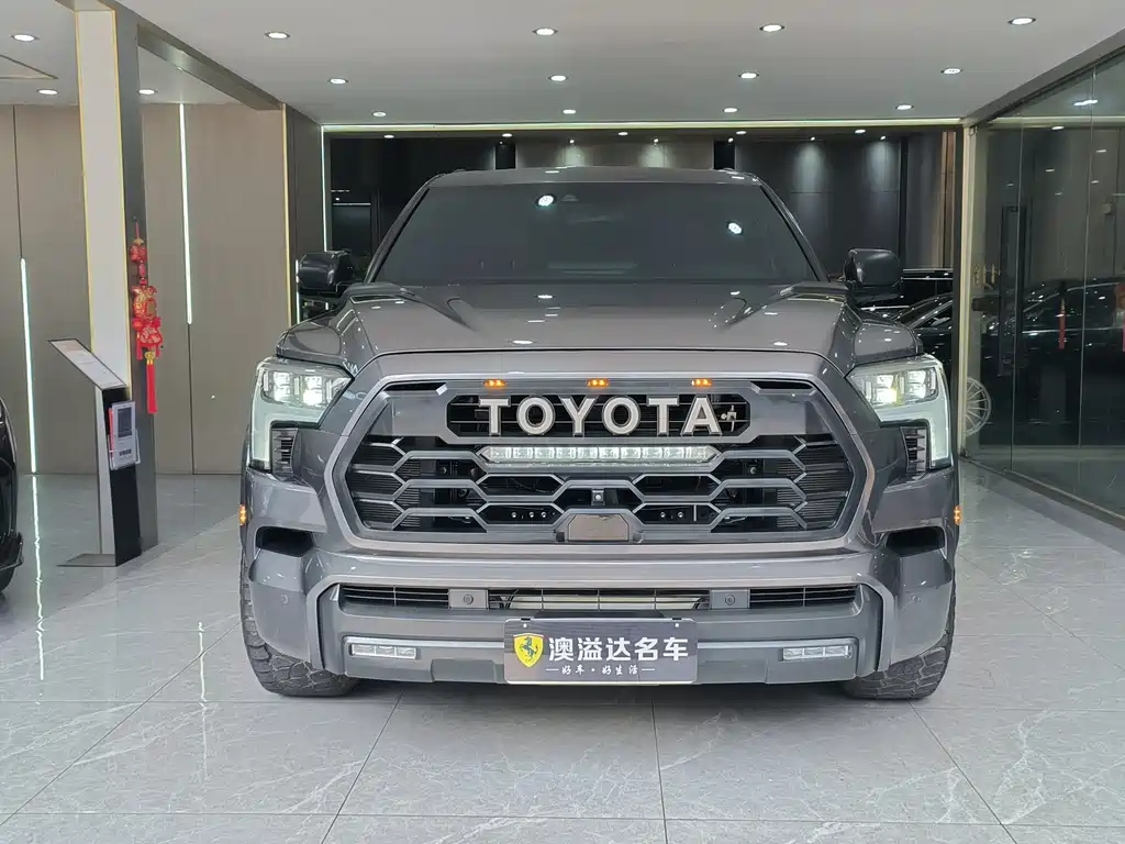 Toyota Sequoia — миниатюра 2