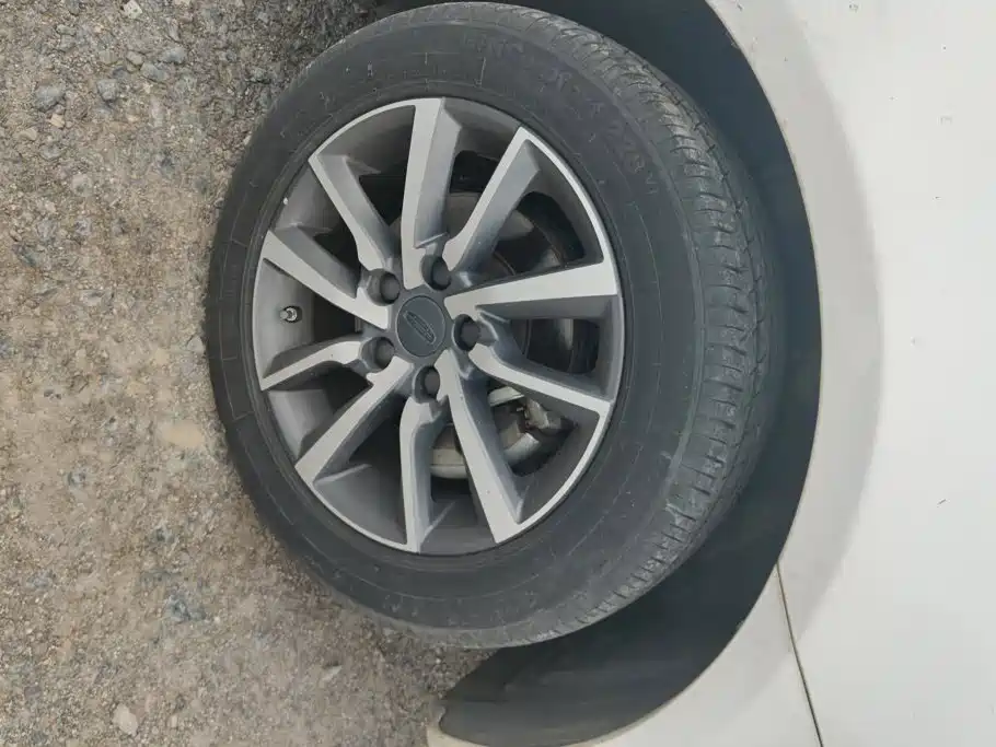 Geely Emgrand — миниатюра 6