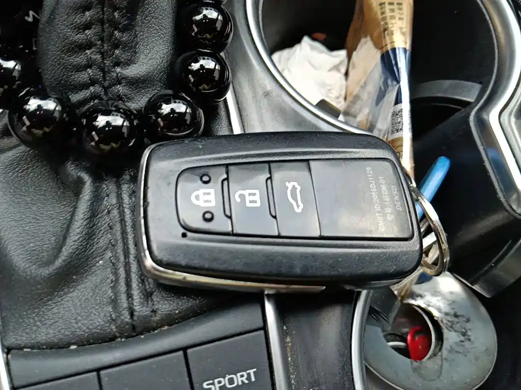 Toyota Camry — миниатюра 12