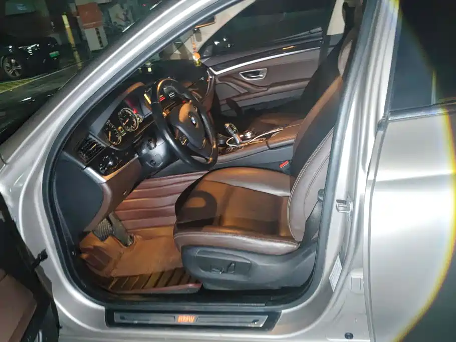 BMW 5 Series — миниатюра 9