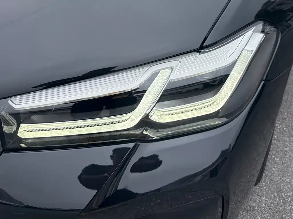 BMW 5 Series — миниатюра 4