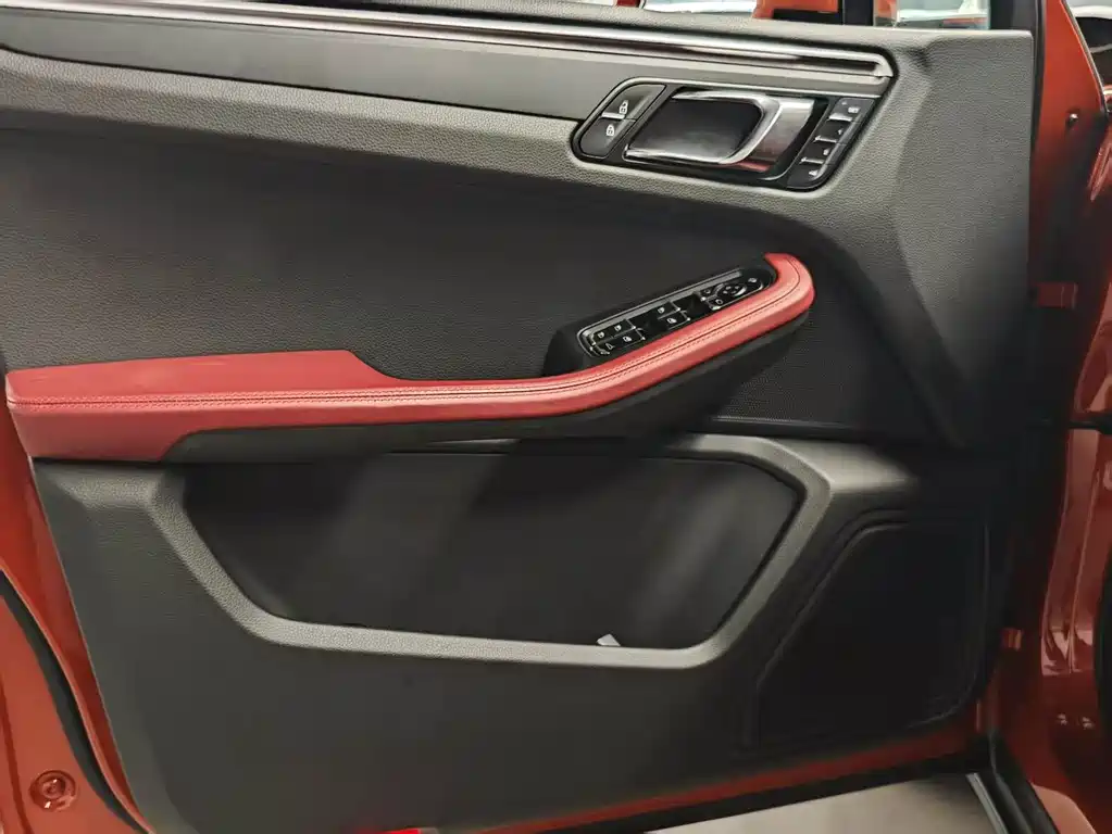 Porsche Macan — миниатюра 12