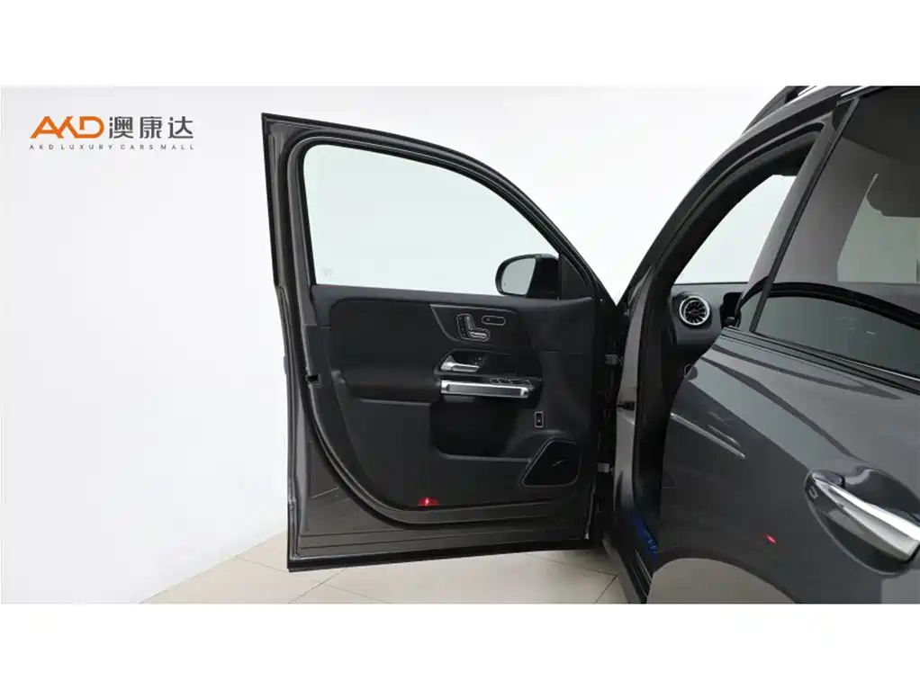 Mercedes-Benz GLB AMG — миниатюра 10