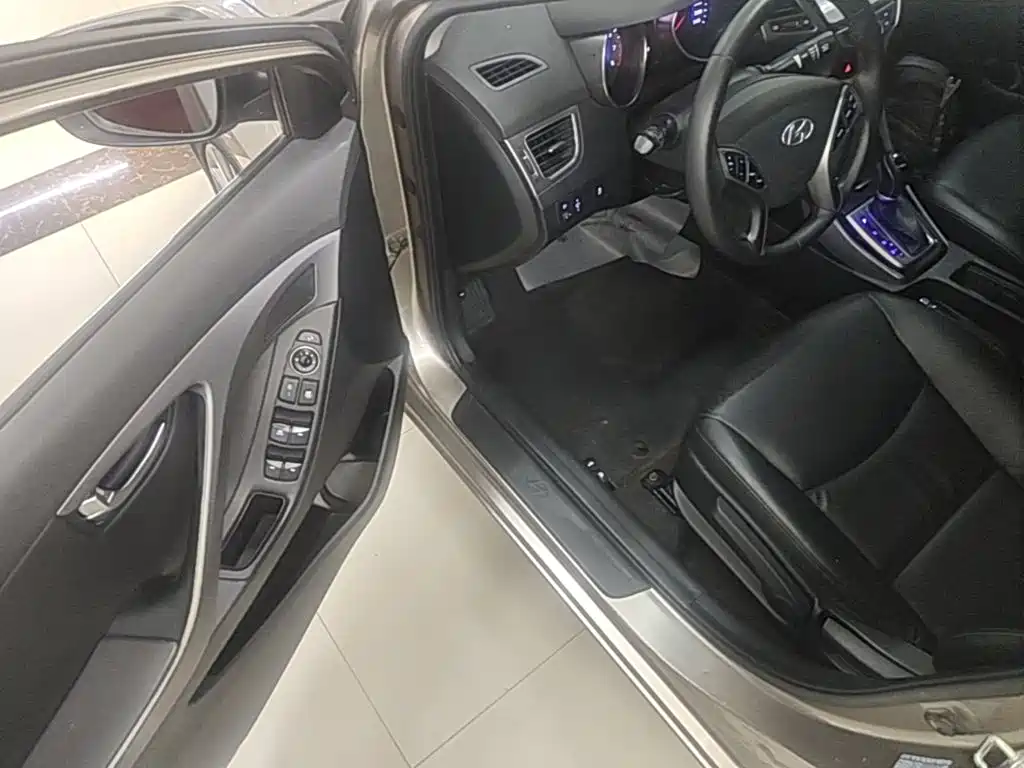Hyundai Elantra Langdong — миниатюра 16