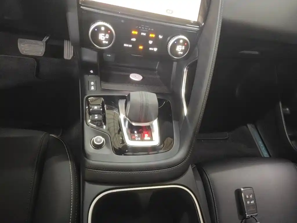 Jaguar E-PACE — миниатюра 14