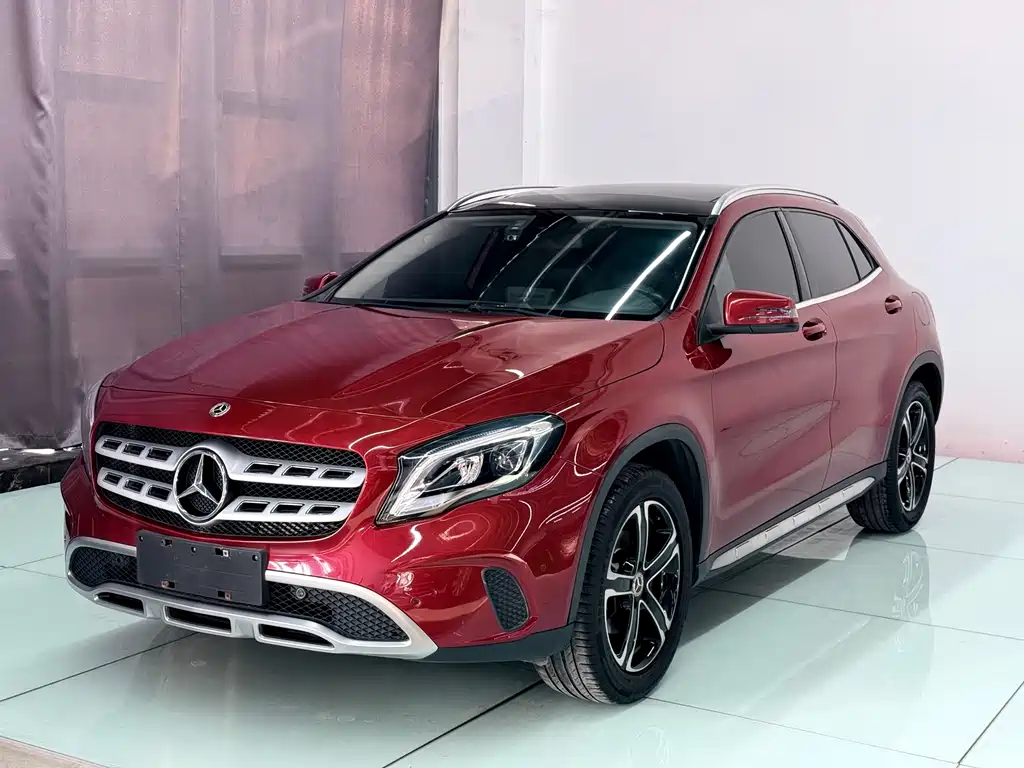 MERCEDES-BENZ GLA