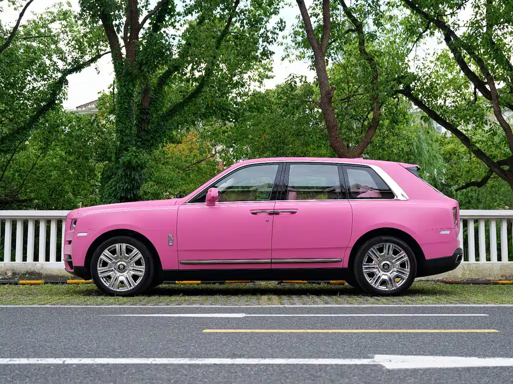 Rolls-Royce Cullinan — миниатюра 12