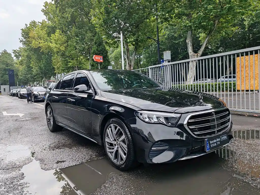 Mercedes-Benz E-Class — миниатюра 2