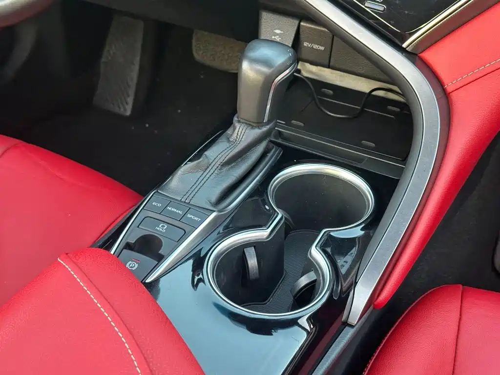 Toyota Camry — миниатюра 12