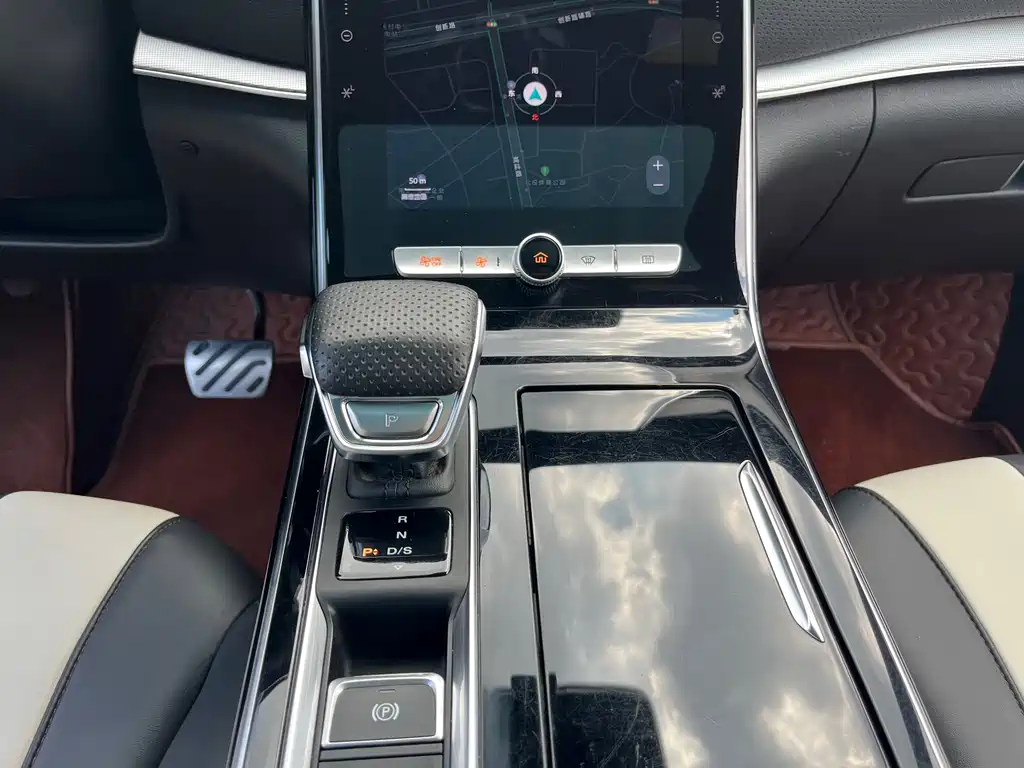 Roewe RX5 MAX — миниатюра 13